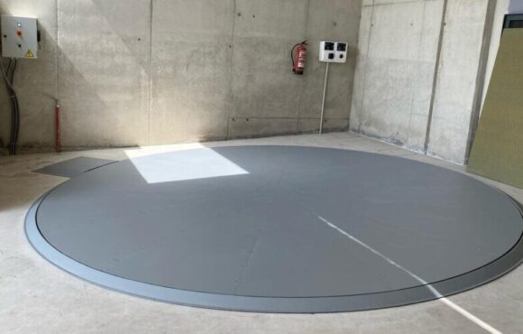 IMG-20250424-WA0009-e1760698362205 🚗 Entrega de plataforma giratoria en Begues: maniobra y estética en cada giro