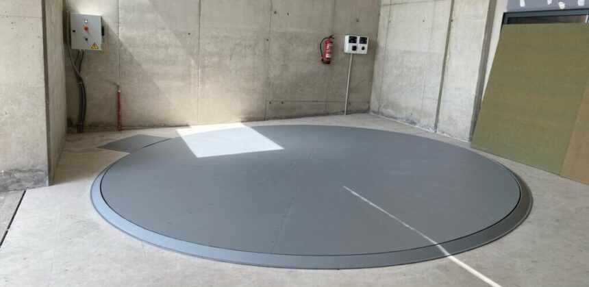 IMG-20250424-WA0009-e1760698362205 🚗 Entrega de plataforma giratoria en Begues: maniobra y estética en cada giro